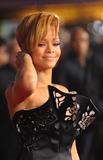 th_72539_Celebutopia-Rihanna_arrives_at_the_2009_American_Music_Awards-18_122_148lo.jpg