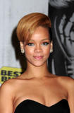 th_98540_celebrity-paradise.com_Rihanna_Best_0125_123_207lo.jpg