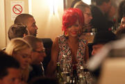 th_79948_RihannaChateaubriandRestaurantParis6.10.2010_51_122_39lo.jpg