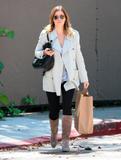th_49225_Jessica_Biel_-_candids_while_out_and_about_in_LA_April_9_09_123_521lo.JPG