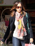 th_51108_Halle_Berry_was_out_shopping_at_the_Grove_in_Los_Angeles_03_122_67lo.jpg