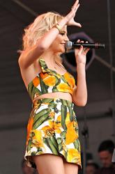 http://img231.imagevenue.com/loc344/th_007837779_PixieLott_LIVEChesterRocksWeekend_England_170612CrGollum_011_122_344lo.JPG