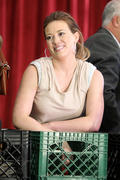 http://img231.imagevenue.com/loc592/th_70641_Hilary_Duff_at_Normandie_Ave_Elementary_Schools5_122_592lo.jpg